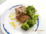Rețetă Muschi de porc in crusta de alune de padure cu sos de mango si brocoli