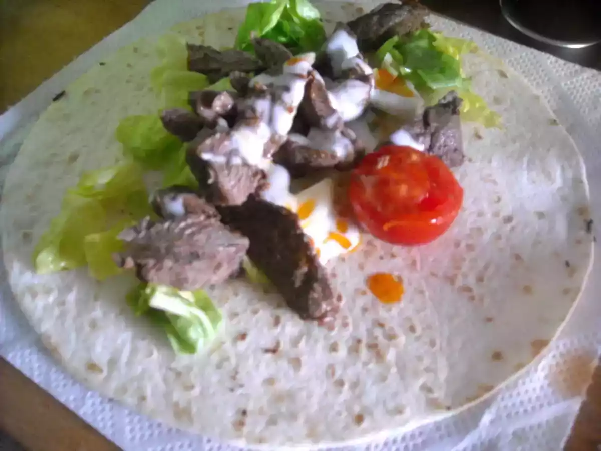 Tortilla rulata cu carne de oaie